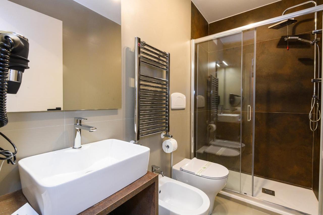 Castro Pretorio Hotel Rome Exterior photo